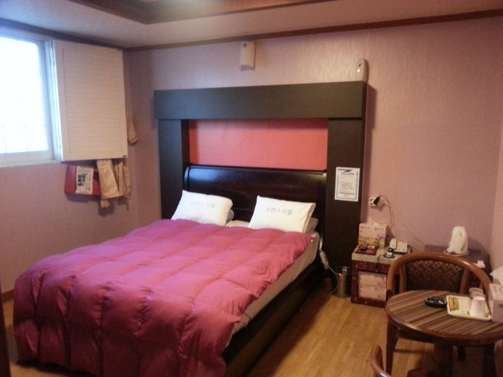 Prince Hotel Gwangju Metropolitan City Екстер'єр фото