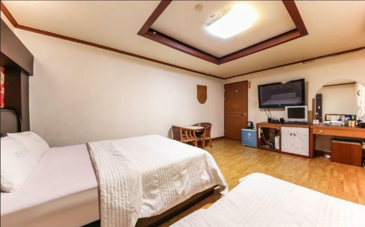 Prince Hotel Gwangju Metropolitan City Екстер'єр фото